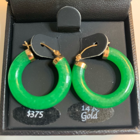 Jewelry - Stunning 14k gold jade hoop earrings